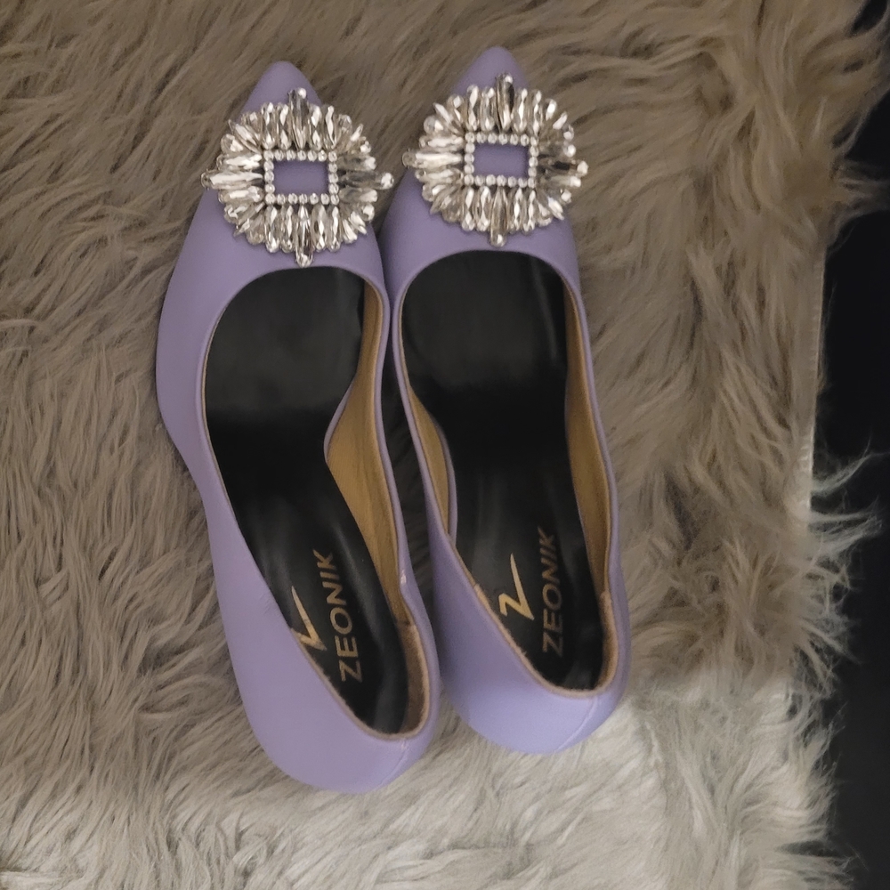 ZEONIK Lavender Pointed Toe Heels with Crystal Buckle NWOT